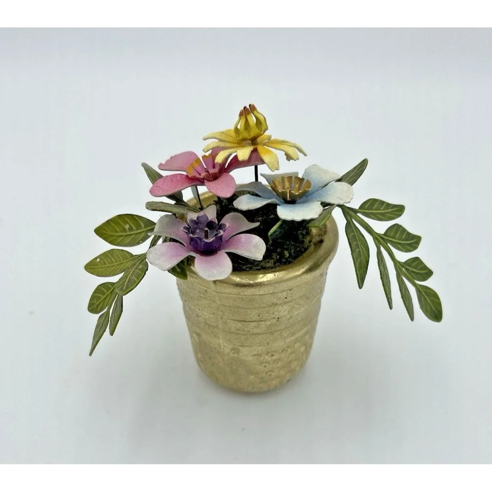 Vintage Metal Flowers Detailed‎ Mini Flower Pot In A Thimble Collectable